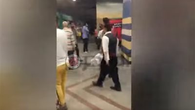 انتحار مواطن بمحطة مترو العباسية يعطل حركة قطارات الخط الثالث (فيديو)