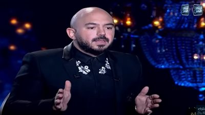 محمود العسيلي: “أغنية مجنونة لو عملتها في أمريكا كان زماني ملياردير” (فيديو)
