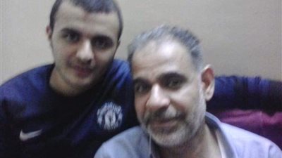 محمود البزاوي يشارك الجمهور بصورة مع ابن أخيه أحد شهداء ملحمة البرث