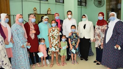 محافظ الغربية يهنئ الأطفال الأيتام بعيد الفطر ويقدم لهم العيدية