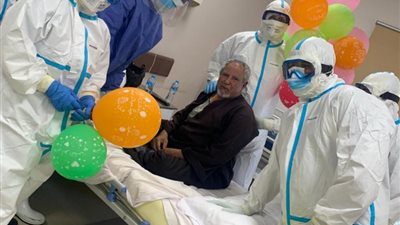 “كان نفسنا نكون وسط أهالينا ولكن دا واجب مقدس”.. كيف يقضي أطباء مستشفى عزل بلطيم عيد الفطر (صور وفيديو)