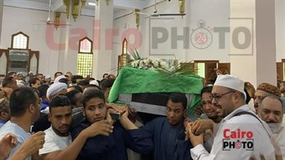 بالورود والزغاريد والدموع..الآلاف من أبناء الأقصر يودعون شيخ الطريقة الخلوتية