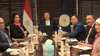 وزير السياحة يعقد اجتماعًا موسعًا لبحث استعدادات الموسم السياحي الشتوي المقبل