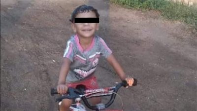 غارقًا في دمائه.. جهود مكثفة لكشف ملابسات العثور على جثة طفل داخل الزراعات بسوهاج