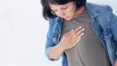 يصيب النساء أكثر من الرجال.. تعرف على أعراض التهاب الغضروف الضلعي 