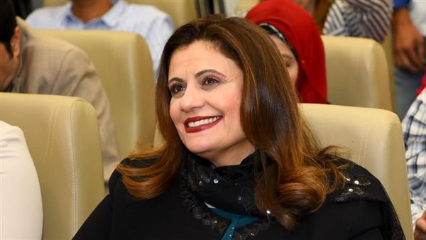 وزيرة الهجرة السفيرة