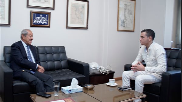 صحفي القاهرة 24 رفقة