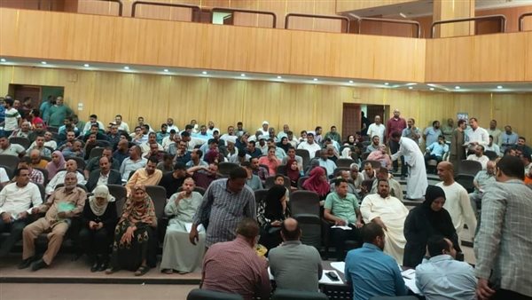 جانب من المزاد العلني