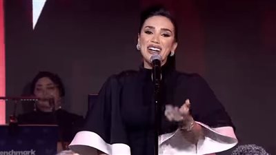 بتونس بيك وسيرة الحب.. مي فاروق تبدع في الغناء لنجوم الطرب في حفلها بالمملكة