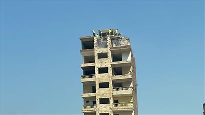 محافظة القاهرة: بدء إزالة العقار المائل بحي مصر القديمة 