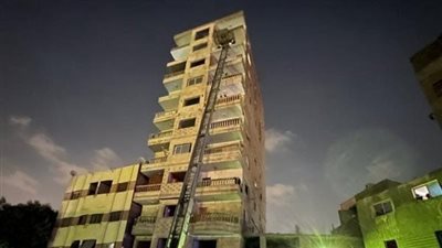 يشكل خطرًا على السكان.. لحظة إزالة عقار مصر القديمة المائل المكون من 10 طوابق | بث مباشر