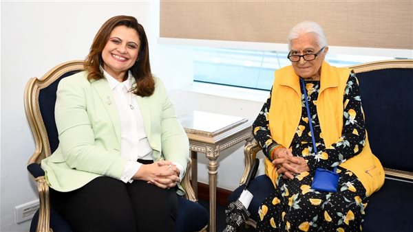 وزيرة الهجرة مع فهيمة