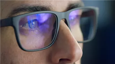 دراسة: النظارات المخصصة لحجب الضوء الأزرق لا تحمي العينين أو تحسن النوم