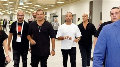 بعد غياب سنوات.. عمرو دياب يجري البروفات الأخيرة قبل حفله بلبنان اليوم