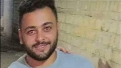 وفاة شاب صعقًا بالكهرباء أثناء محاولته إنقاذ صغير سقط عليه كولدير مياه بالمنيا | بث مباشر