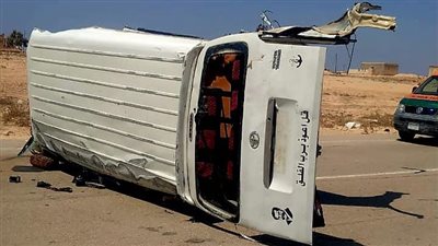 مصرع 5 أشخاص وإصابة 6 آخرين في تصادم ميكروباص ونقل محملة بطوب بطريق مطروح السلوم