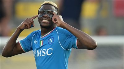 القصة الكاملة لـ أزمة أوسيمين مع نابولي.. وموقفه من مباراة الليلة