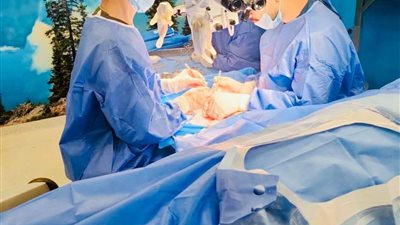 لأول مرة بمستشفى بنها الجامعي.. تفاصيل عملية جراحية استمرت 8 ساعات لتوصيل أصبع مبتور لمريض بحادث تصادم