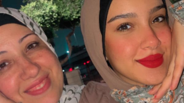 الفتاة ووالداتها