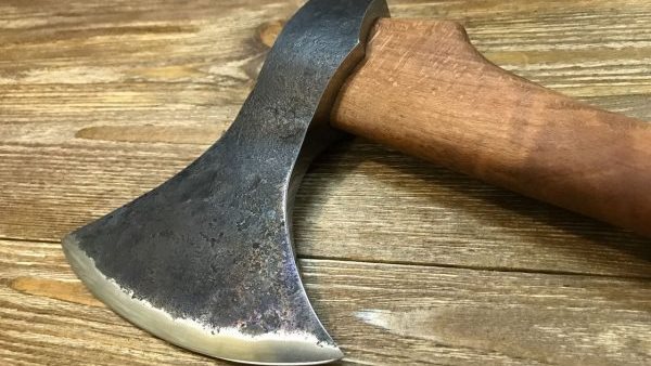 فأس - أرشيفية 