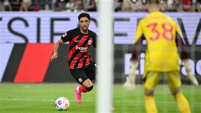 مرموش يقود هجوم فرانكفورت لمواجهة فولفسبورج في الدوري الألماني