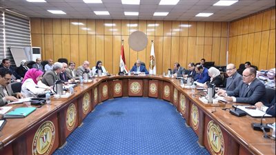 وزير العمل يلتقي مديري المديريات بالمحافظات ويصدر عدد من التوجيهات بمختلف القطاعات