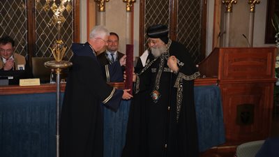 البابا تواضروس الثاني يتسلم الدكتوراه الفخرية من جامعة بازمان بيتر المجرية