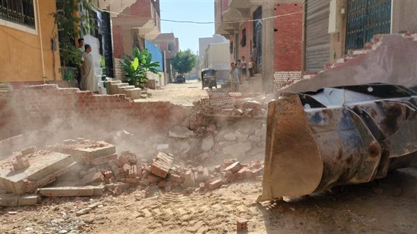 هدم سور تسبب في غلق