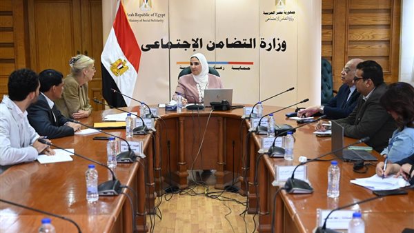 وزيرة التضامن تلتقي