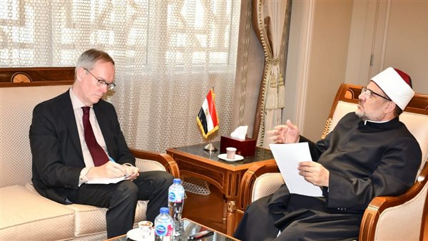 وزير الأوقاف وسفير