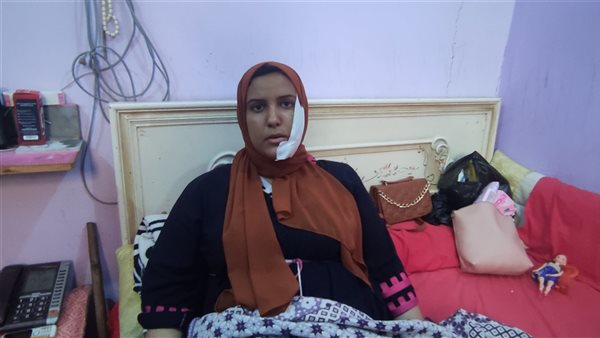 شاب يتعدى على طليقته