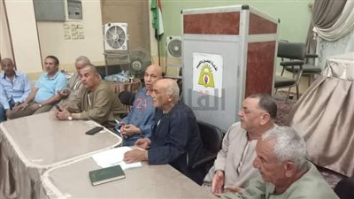 جلسة صلح تنهي النزاع بين أولاد العم بمركز الشواشنة بالفيوم | صور