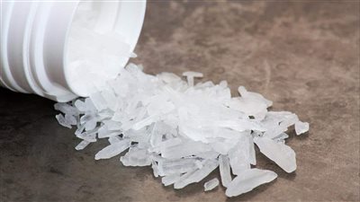 قهوة وبروتين للجيم وراء حيلة إخفاء المخدرات.. المعمل الكيماوي يكشف تفاصيل تصنيع مخدر الآيس على يد أجنبيين بالغردقة | خاص 