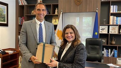 سنرصد أي انتهاكات.. وزير الداخلية القبرصي يعد بالتدخل لصالح حقوق العمال المصريين