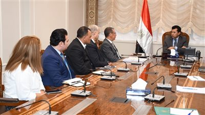 وزير الرياضة يلتقي رئيس اتحاد الكرة الطائرة لبحث استعدادات استضافة بطولة إفريقيا