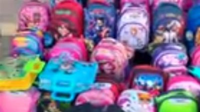 إقبال على شراء الأدوات المدرسية بالمنوفية.. وأحد التجار: الشنطة تبدأ من 35 جنيها | بث مباشر 