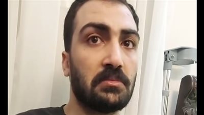 بموت من الألم.. شاب يستغيث لعلاجه بعد إصابته بمرض ضمور العضلات بشبرا الخيمة