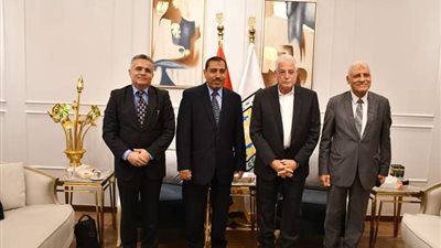 تضم 17 كلية.. محافظ جنوب سيناء يبحث أعمال إنشاء فرع لجامعة السويس بأبو رديس