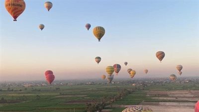 19 رحلة بالون طائر تقل 460 سائحًا بسماء الأقصر صباح اليوم | صور
