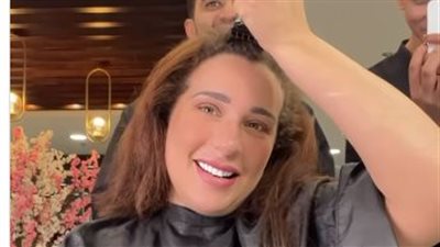 بعد حلاقة شعرها.. أسما شريف منير: قرار حسسني بالقوة والتفاؤل
