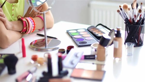 حكم وضع المرأة للمكياج