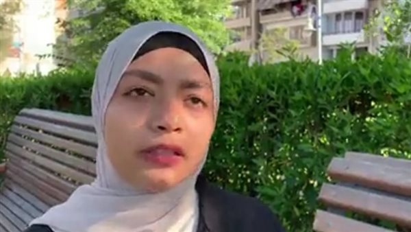 الطالبة دنيا نبيل