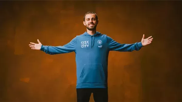 سيلفا عقب تجديد عقده