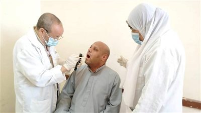 صحة المنيا تقدم خدمات طبية مجانية لـ 1400 حالة خلال قافلة بمركز العدوة