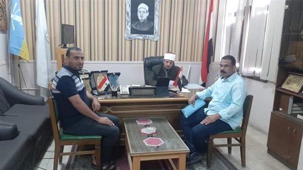 الشيخ خميس محمد يتابع