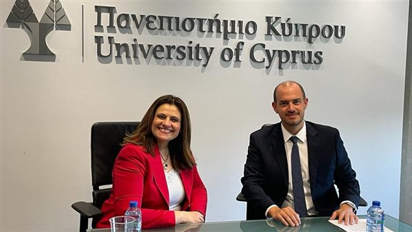 وزيرة الهجرة ونائب