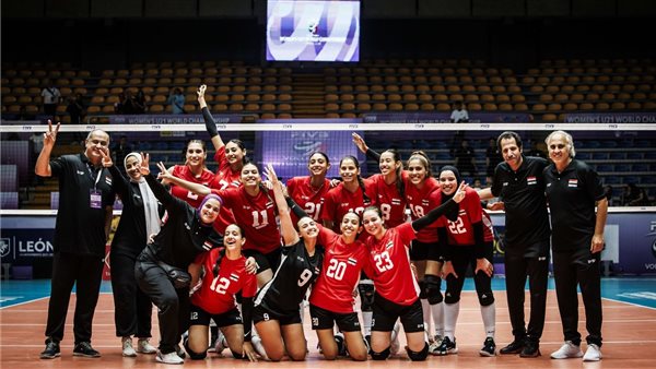 سيدات الطائرة 