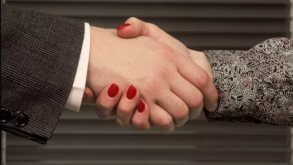 سلام النساء على الرجال