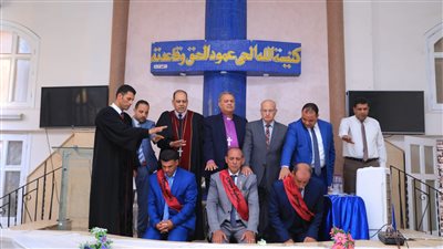 رئيس الإنجيلية يشهد رسامة شيوخ وشمامسة جدد بالكنيسة الإنجيلية بنواي بالمنيا