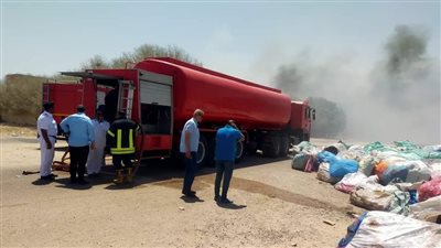 السيطرة على حريق محدود بأحد مخازن المنطقة الصناعية بالغردقة | صور